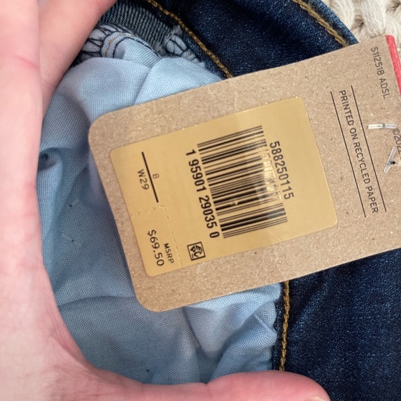 724 Levi Strauss High Rise Slim Straight Cropped Jeans - Picture 5 of 7